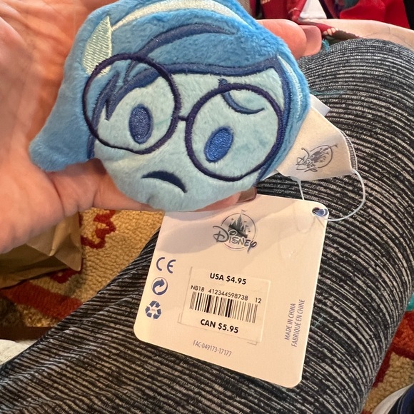 🎄 Disney “Sadness” backpack clip 🎅 - Picture 5 of 13